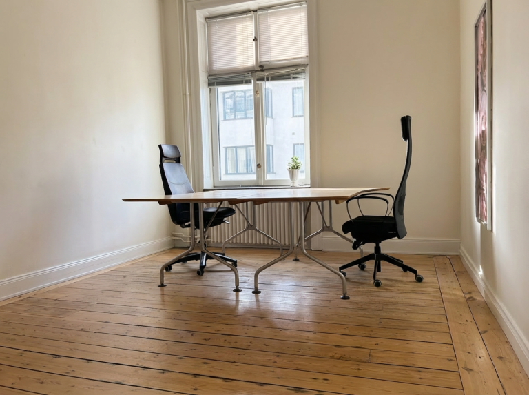 Charmigt trägolv och högt i tak